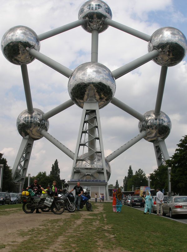 Due to Belgiums bizarre copyright laws, I am obliged to publish this copyright notice covering images of The Atomium: © www.atomium.be - SABAM 2011 - Brigid Rynne